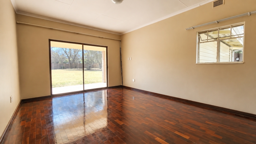 To Let 3 Bedroom Property for Rent in Flamwood North West